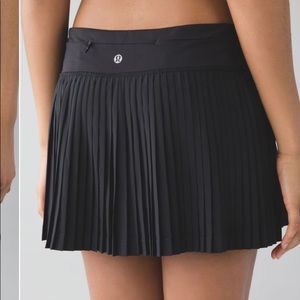 Lululemon pleat to street tennis skirt Sz 6